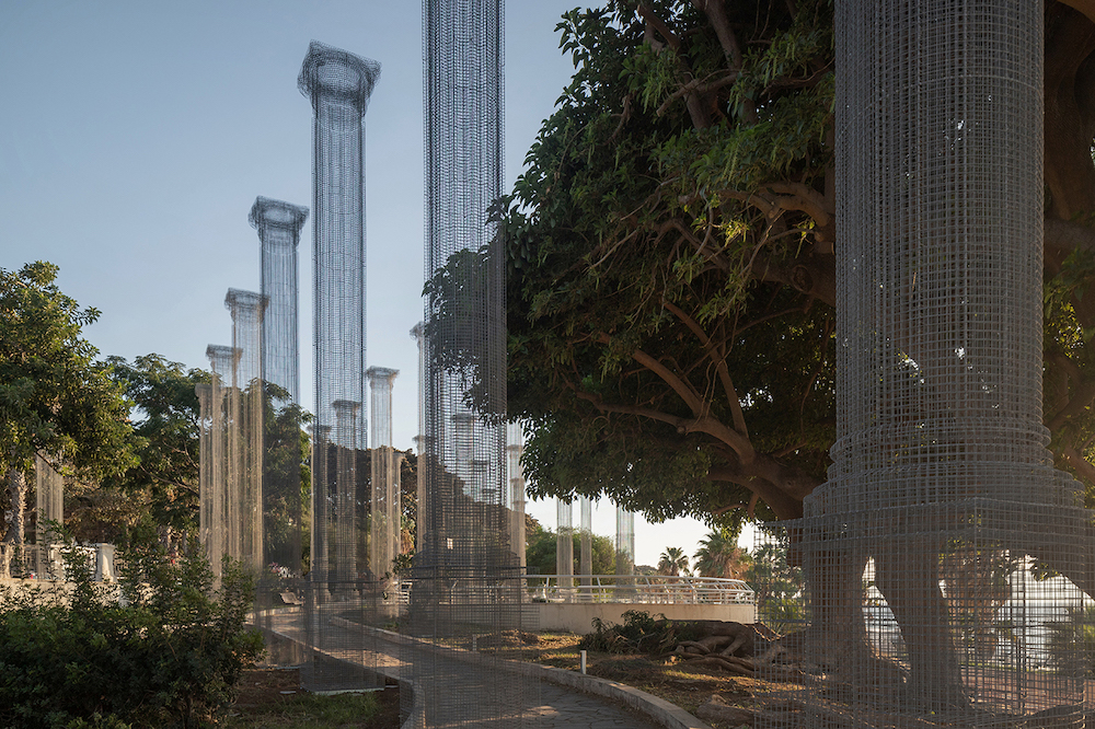 Edoardo Tresoldi - OPERA - installation permanente - Falcomatà Seafront Reggio Calabria, Italia - grillage métallique - 2020