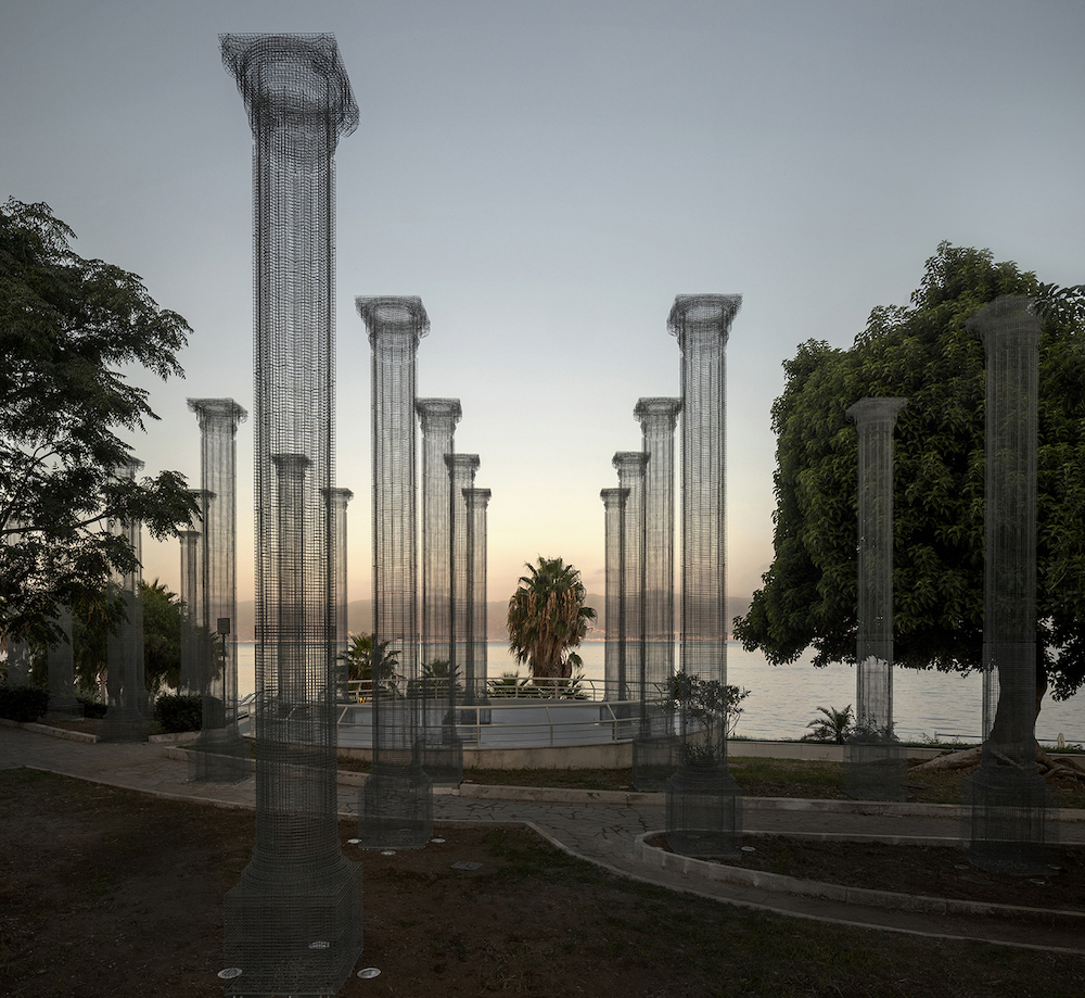 Edoardo Tresoldi - OPERA - installation permanente - Falcomatà Seafront Reggio Calabria, Italia - grillage métallique - 2020
