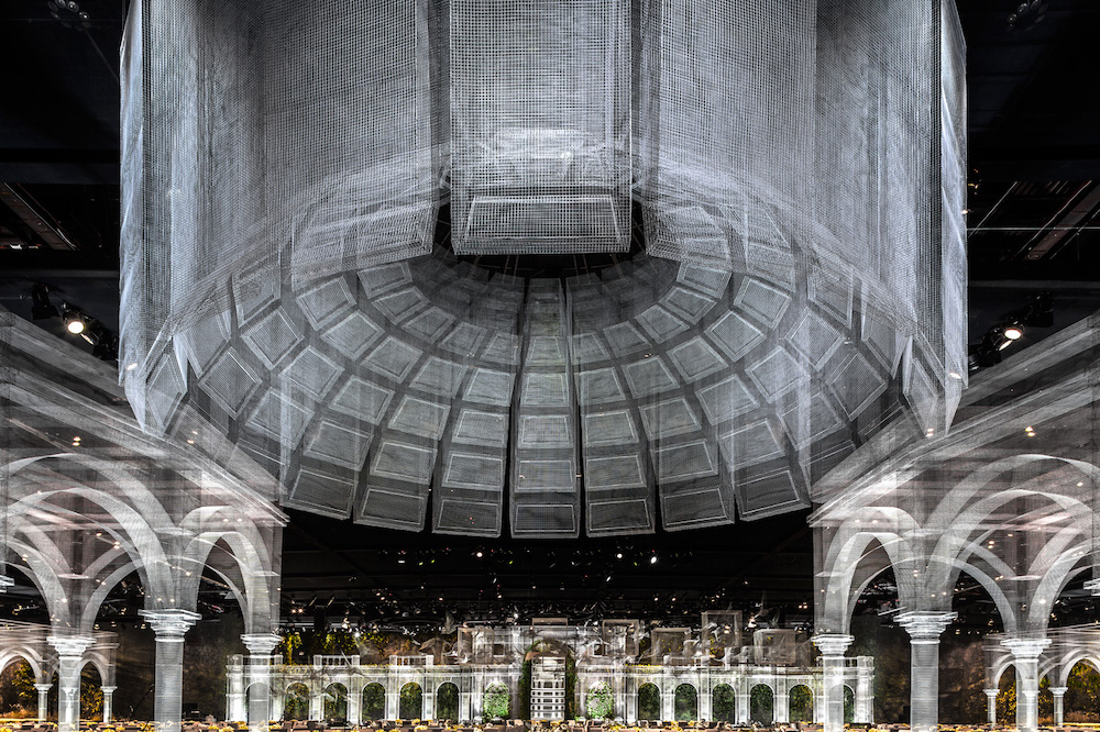 Edoardo Tresoldi - ARCHETIPO installation temporaire - collaboration avec le studio de Dubai Designlab Experience - Evénement royal privé - Abu Dhabi, United Arab Emirates - grillage métallique - 2017