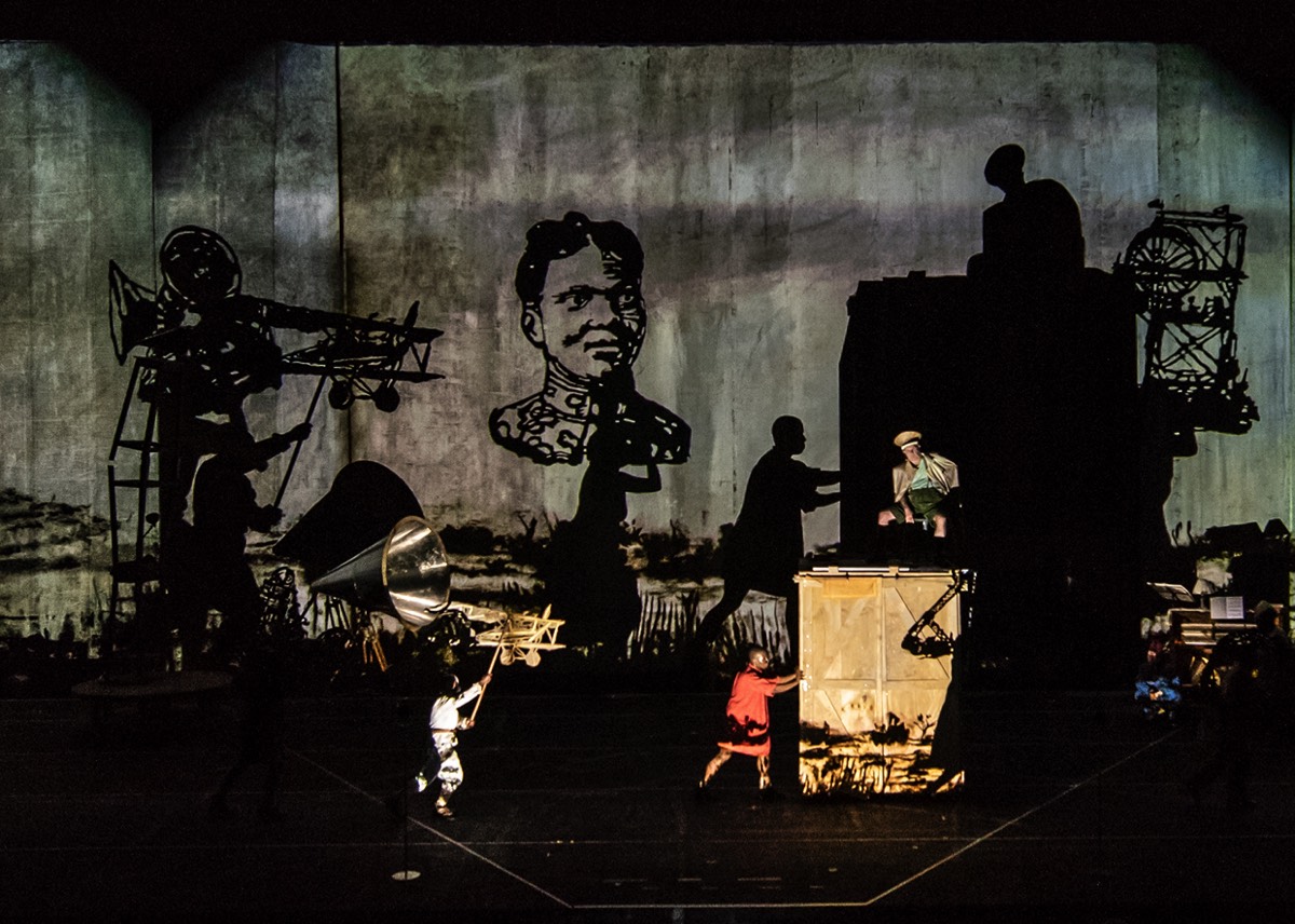 William Kentridge, The Head and the Load, 2018 (détail de la performance au Park Avenue Armory de New Yor