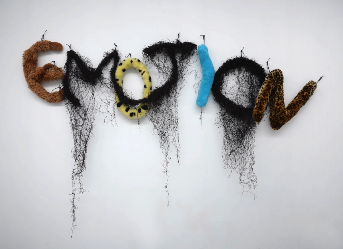 Annette Messager Emotion, 2017 Metal wire, nets, fabric, soft toys 150 x 205 x 15 cm
